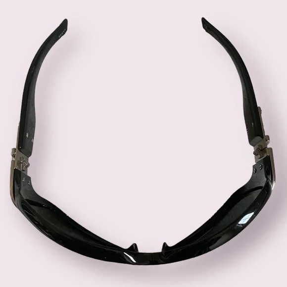 Gucci Black wrap around with Silver Sides Sunglasses - Picture 5 of 6